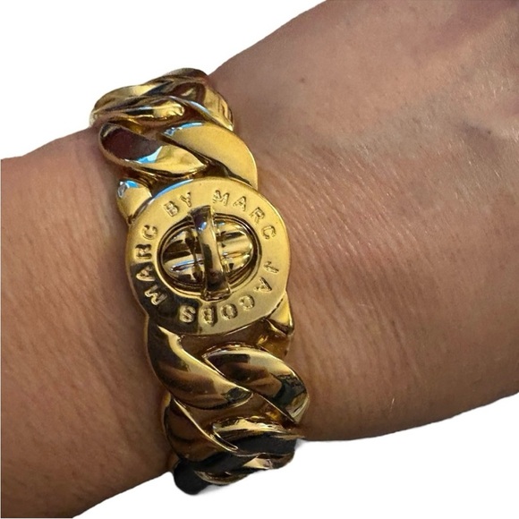 Marc By Marc Jacobs Large Goldtone Bracelet with Katie Turn Lock New with Tags. - Picture 3 of 7